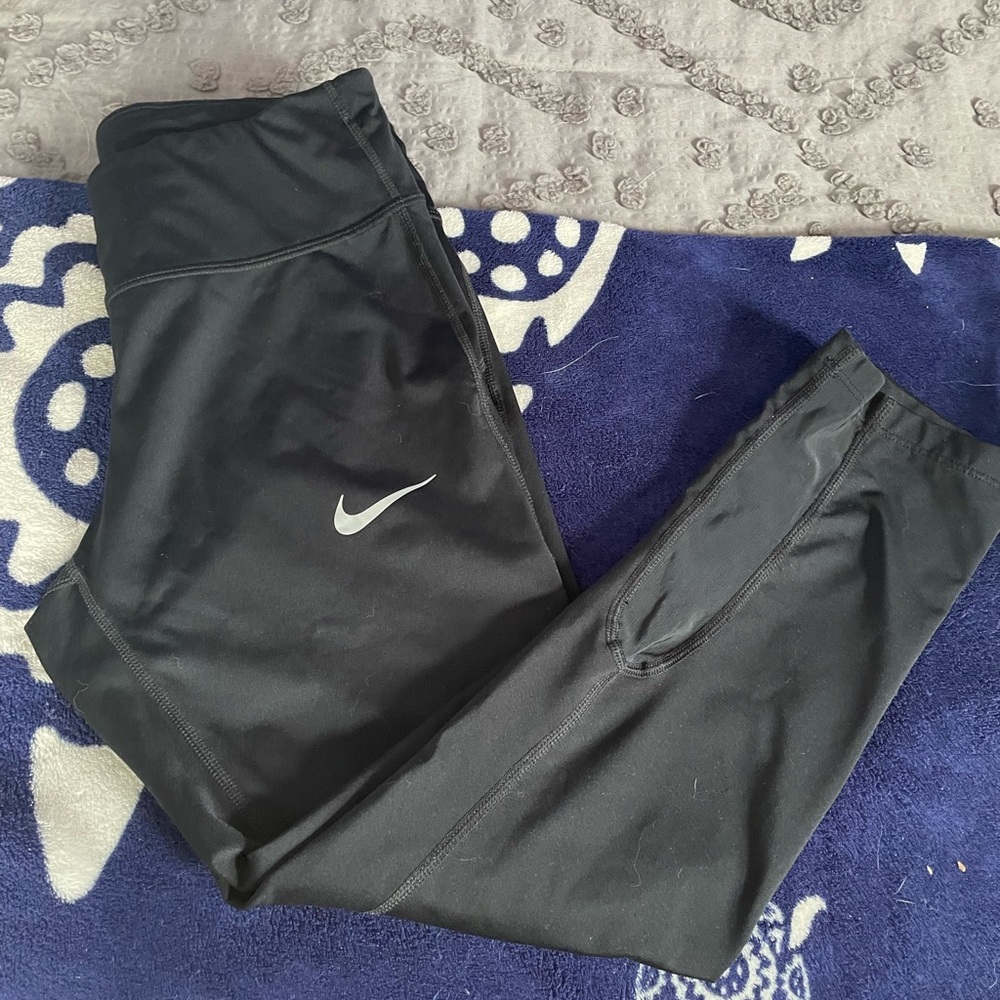 Nike black cropped leggings
